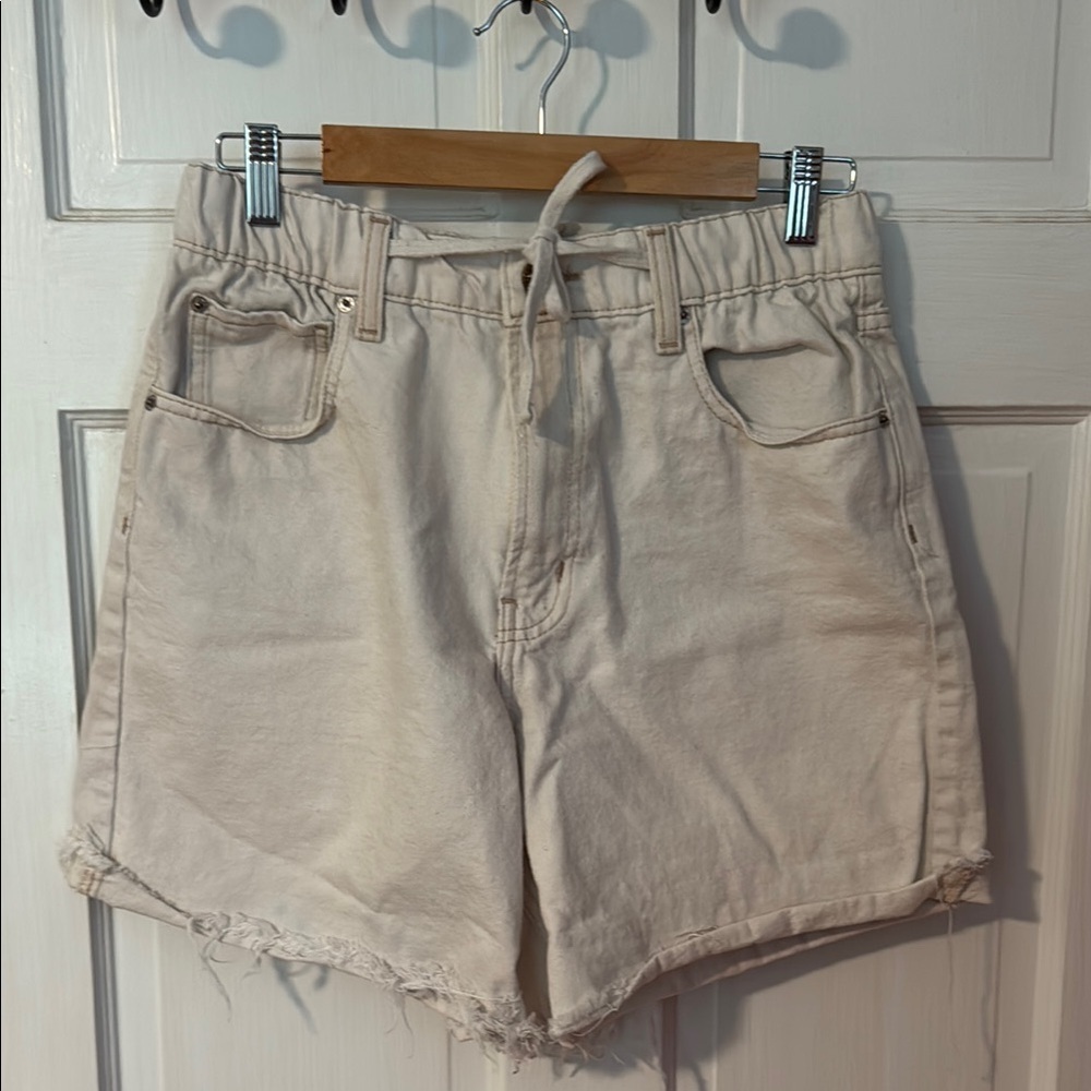 Urban Outfitters BDG Women's Cream Color Denim Shorts Size Medium